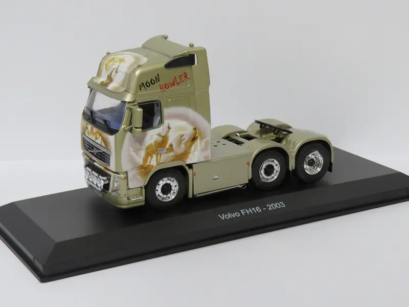 Volvo FH16 2003 Moon Howler (Gold/Wolf) 1