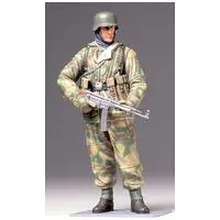 WWII German Infatryman (Reversible Winter Uniform)