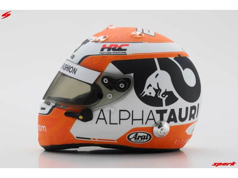 Yuki Tsunoda F1 2022 Helmet 1